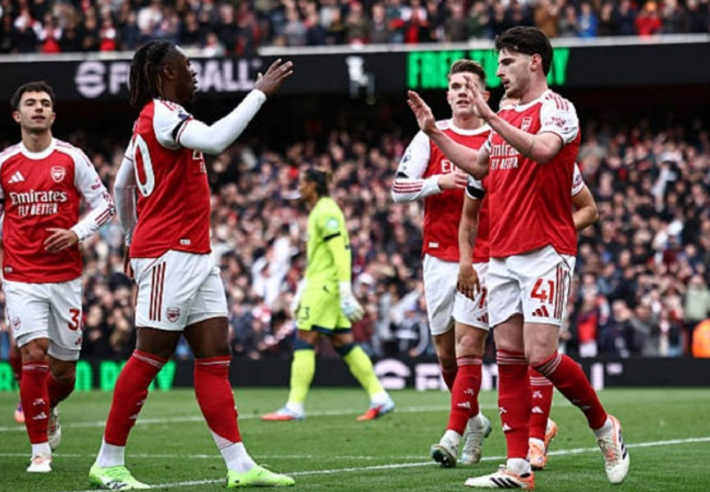 Bi kịch phút bù giờ, Arsenal tuột chiến thắng tại Molineux