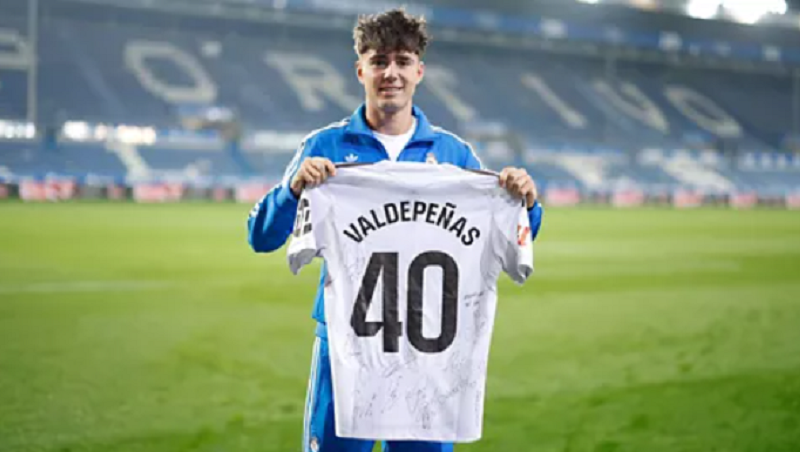 Fabrizio Romano: Arsenal tăng tốc vụ Victor Valdepenas