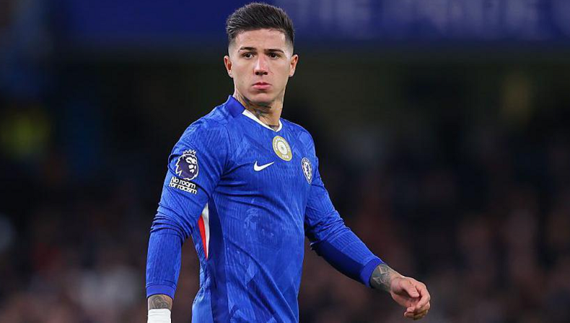 Enzo Fernandez đứng trước nguy cơ vắng mặt ở Champions League vì cúm